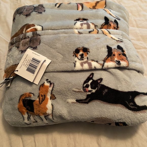 Vera Bradley Fleece Travel Blanket in Dog Show - Picture 1 of 5